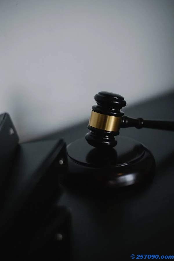 22岁老师被7旬老人开老头乐撞死：被撞后车没有停下来，女生被拖行数米